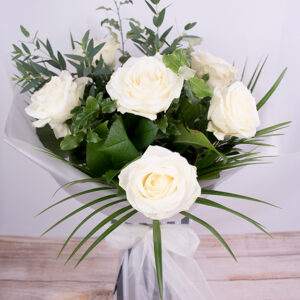 6 White Roses